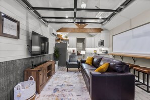 Smart TV, books, stereo