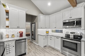 Fridge, microwave, oven, stovetop - HOT TUB! Tiny Home with one feature you won't find anywhere else... (Spring)