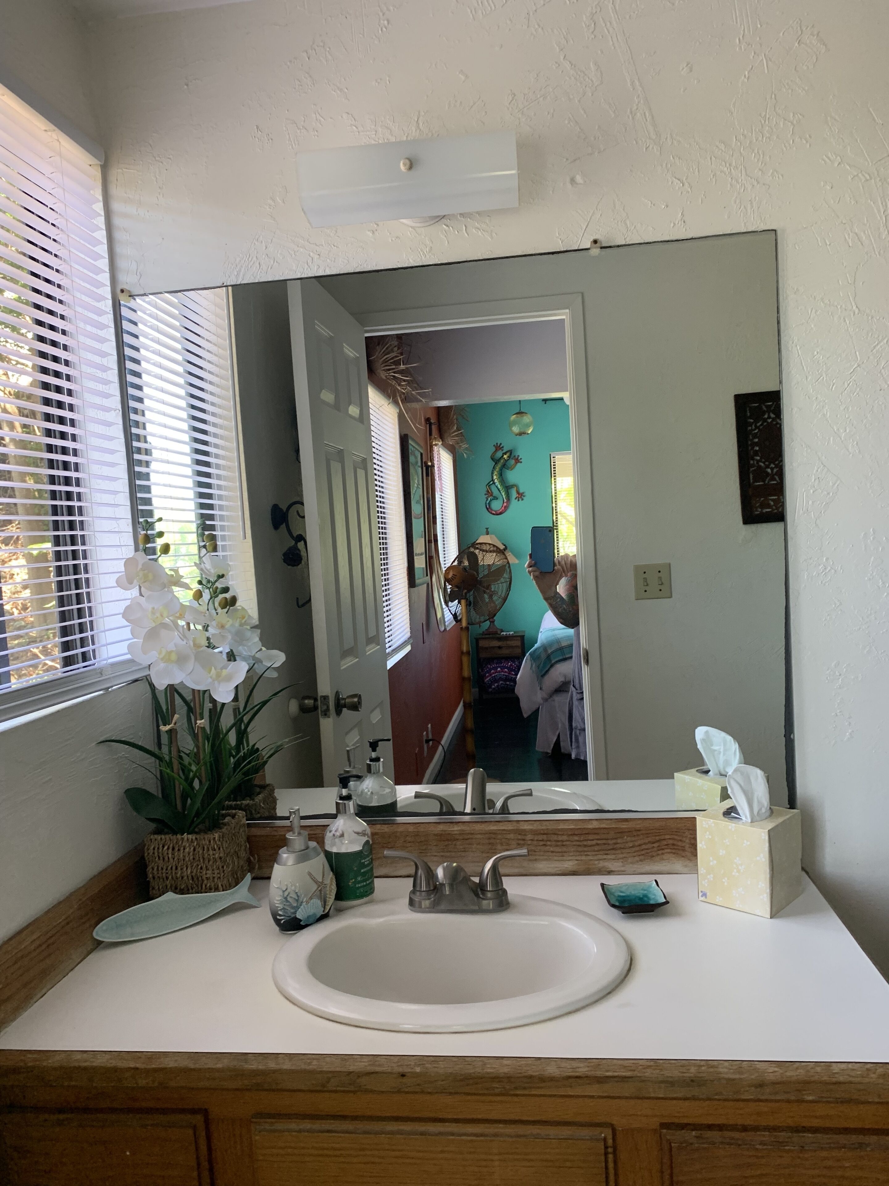 Duschwanne, Haartrockner, Handtücher, Seife