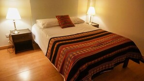 2 bedrooms, desk, free WiFi, bed sheets - Andino: Easy access, 1-bedroom apartment in San Blas market area - no stairs! (Cusco)