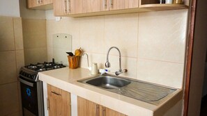 Fridge, oven, stovetop, coffee/tea maker - Andino: Easy access, 1-bedroom apartment in San Blas market area - no stairs! (Cusco)