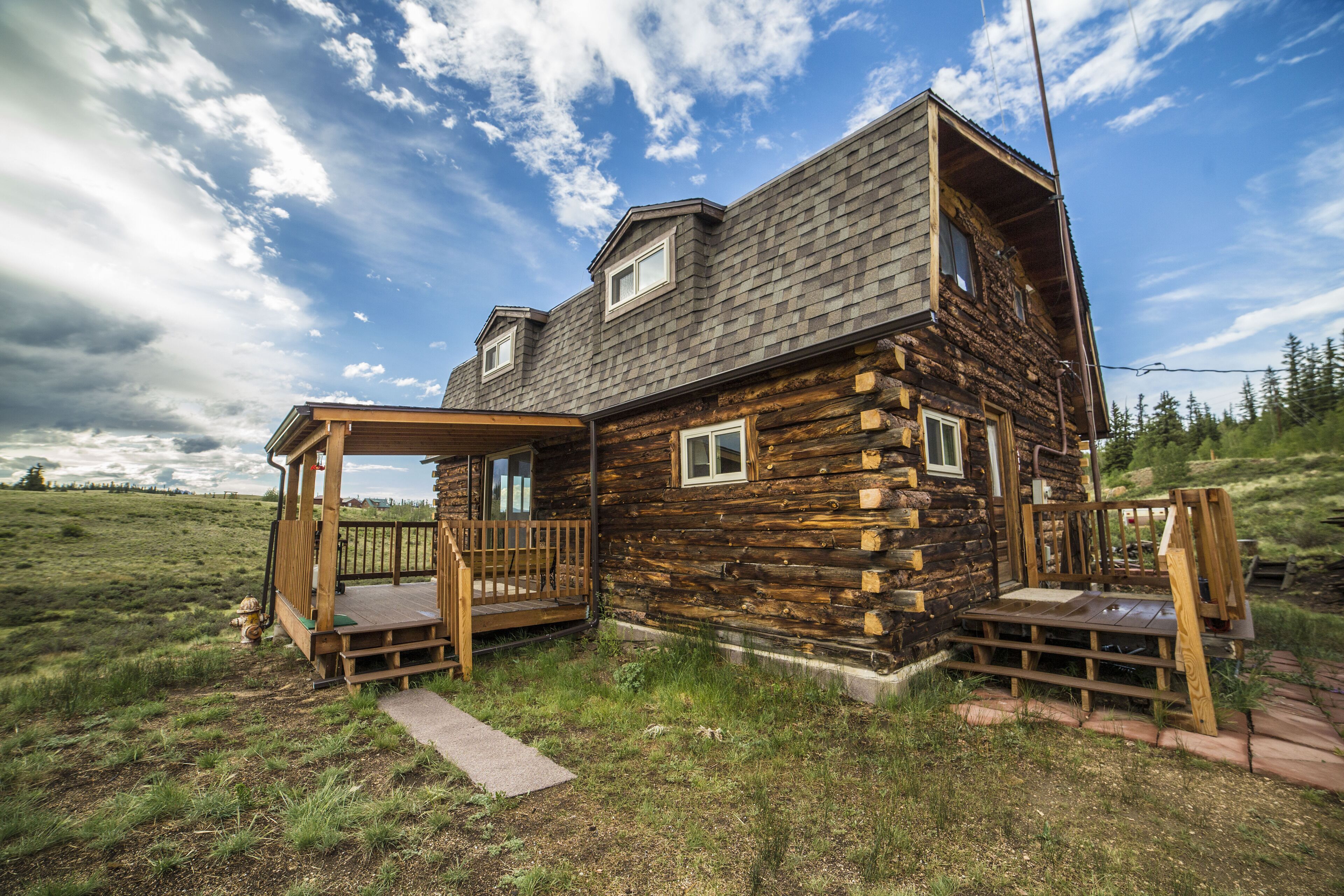 Beautiful Log Cabin High In Colorado Mountains