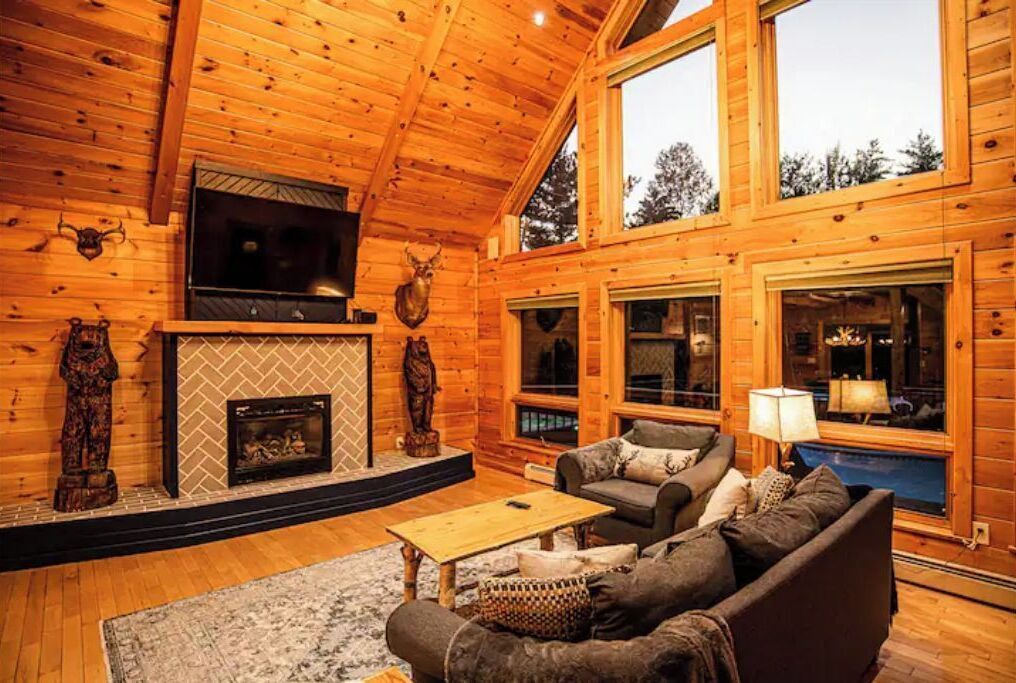 TV connectée, cheminée, Netflix, baby-foot