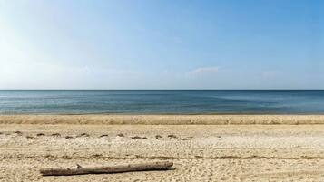 På stranden