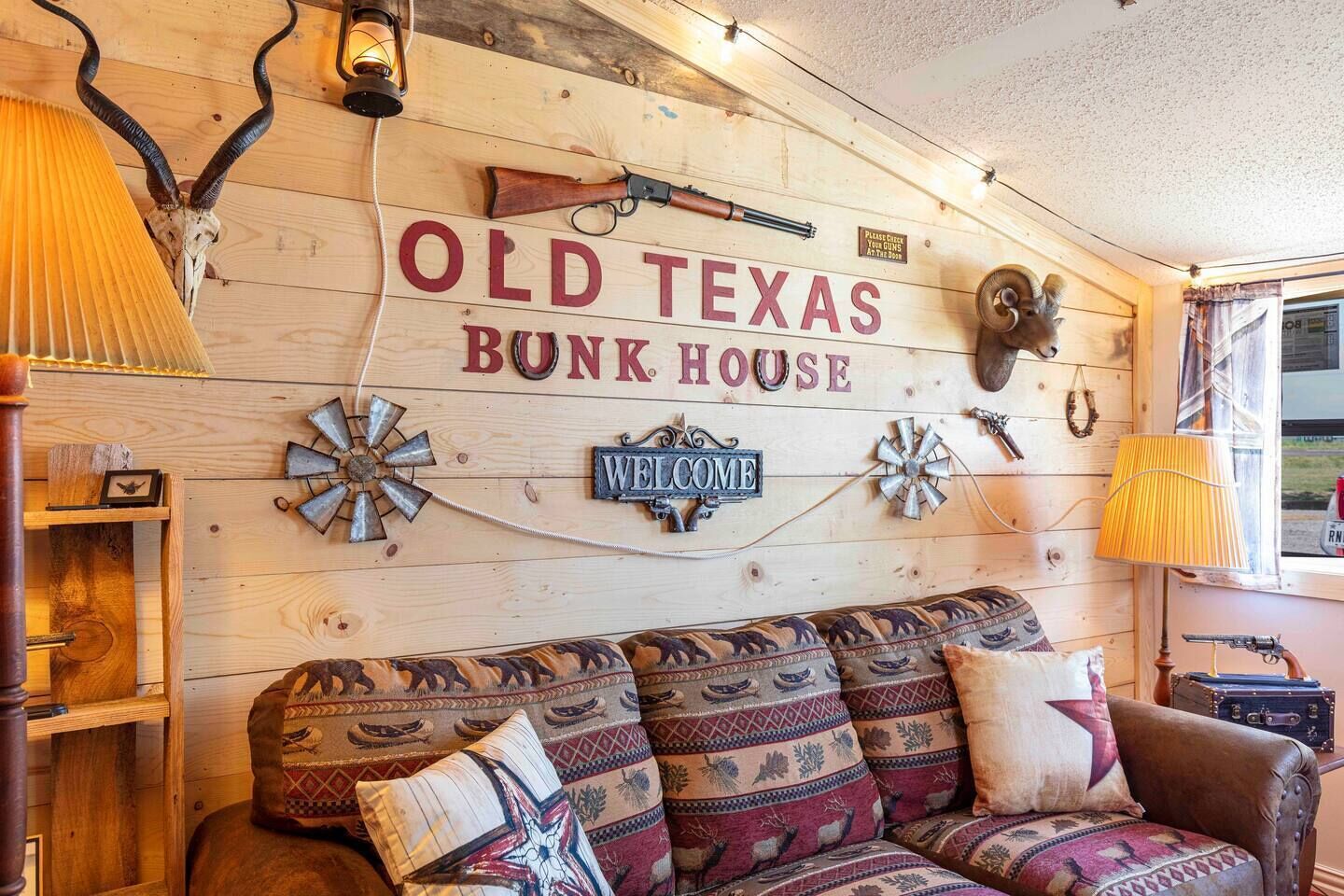 Farmstay🐮Private RM#1🐓Old Texas Bunkhouse🐱