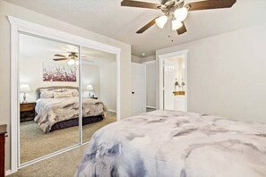 3 bedrooms, iron/ironing board, travel crib, WiFi - 2Min>RedhawkGolfCourse★LongStays★300mbps★1300ft²★ (Nampa)