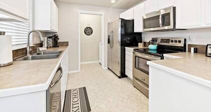 2Min>RedhawkGolfCourseâ
LongStaysâ
300mbpsâ
1300ftÂČâ