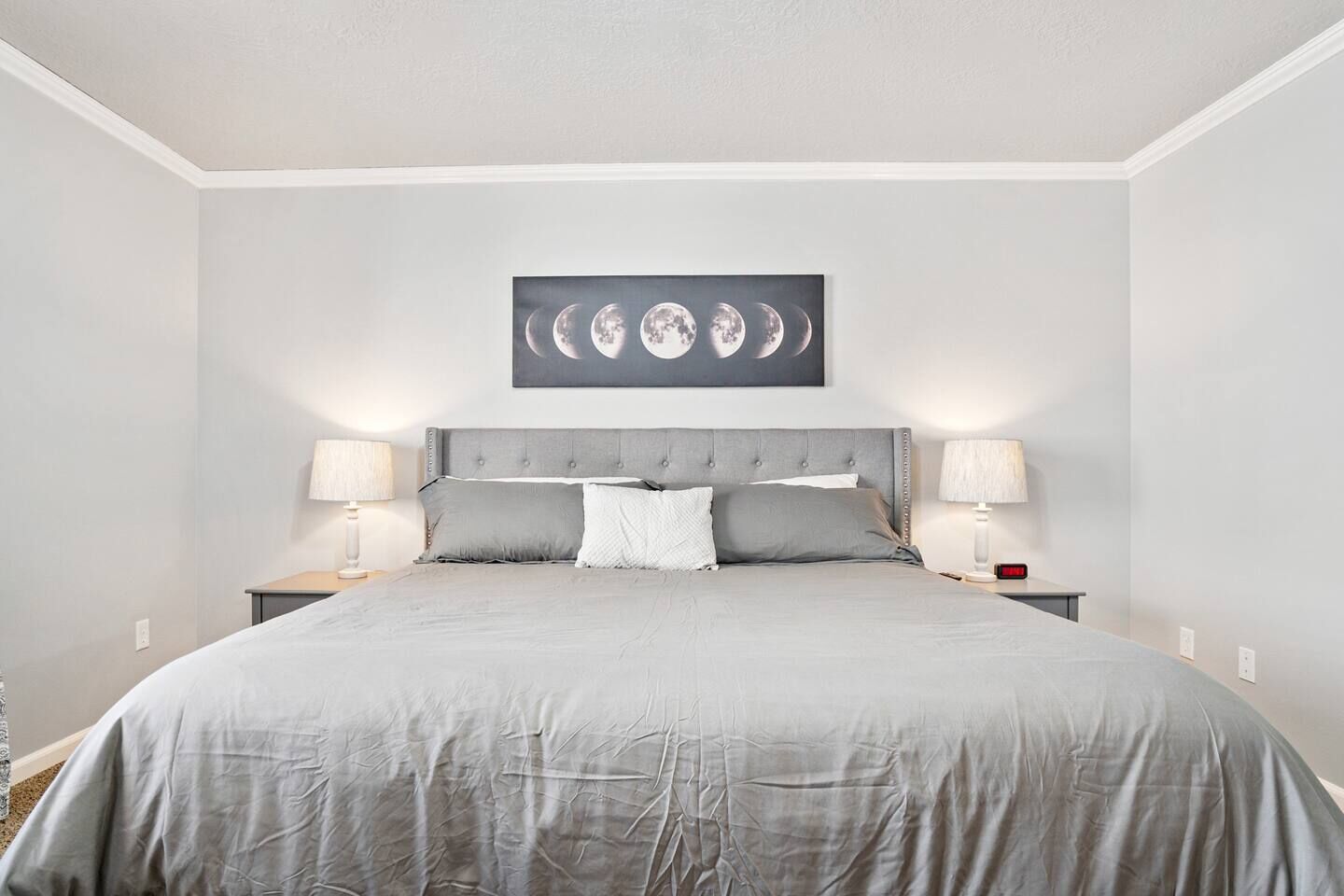 1900sqft★KingBed★2Min>Wahooz and I84★600Mbps★5 TVs