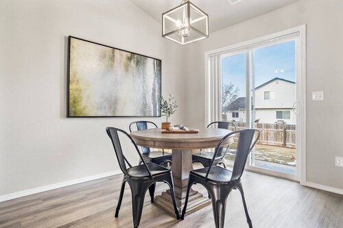 Heart of Caldwell*KingBed*Fast Wifi*5min>I84