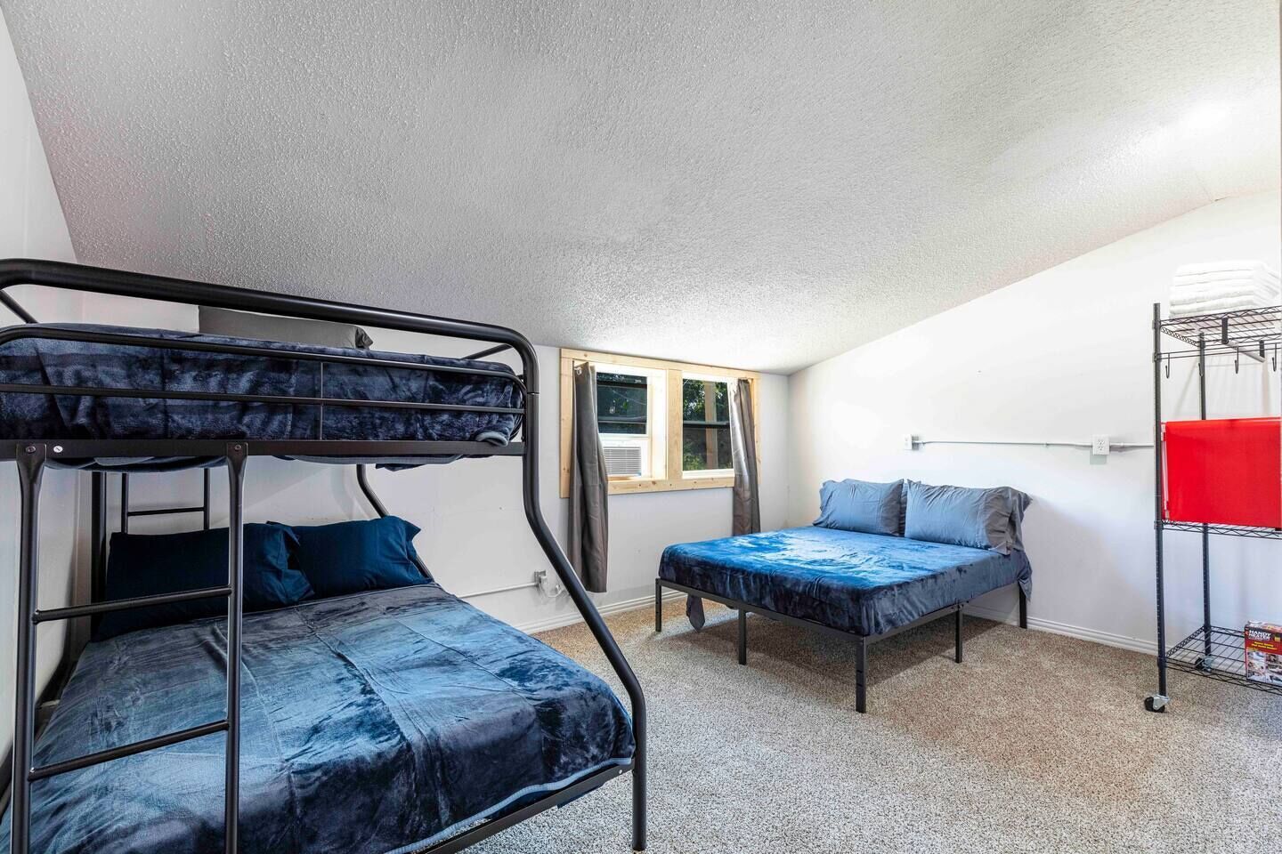 Farmstay🐮Private RM#8🐓Old Texas Bunkhouse