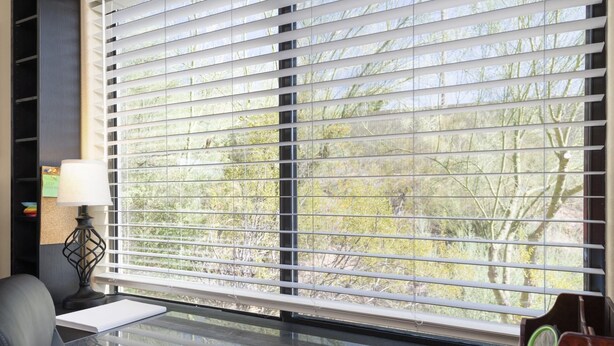 A room with a desk, a chair, a lamp, and a window with blinds. - Cozy Desert Getaway*Inviting Pool*Smart TV*Gym (Fountain Hills)