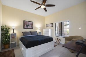 2 bedrooms, desk, free WiFi, bed sheets - Cozy Desert Getaway*Inviting Pool*Smart TV*Gym (Fountain Hills)