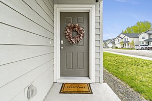 Exterior detail - *FirePit*King*Parking*1600ft²*Smart TV*W/D (Meridian)