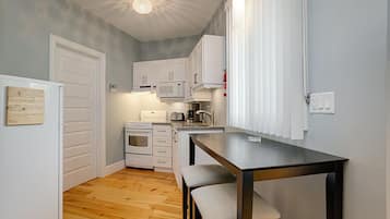 Suite studio supérieure | Repas dans la chambre