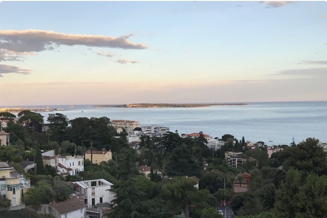 Cannes jewel, stunning sea view, walk to beach