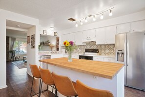 Réfrigérateur, four, plaque de cuisson, lave-vaisselle