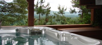 Smokey Mountain Dreaming - mountain views, hot tub & much more!!