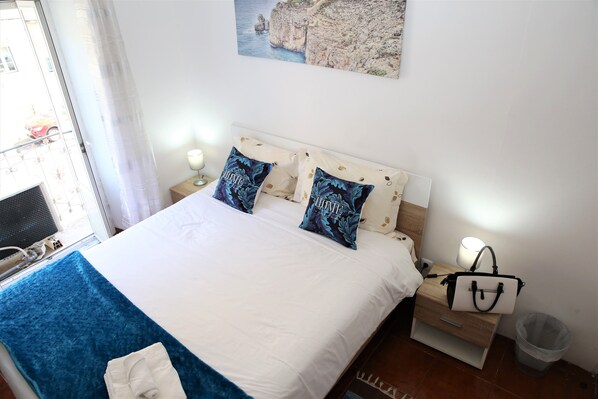 Blue Room | Free WiFi - Aej Guest House (Lisbon)