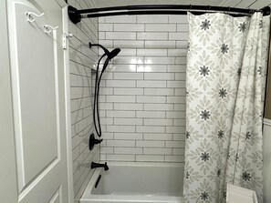 Towels - Moss Hollow Cottage - close to Folk School (Brasstown)