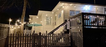 Perfectly located cottage in the heart of town! Walk to everything!