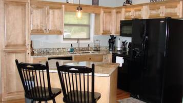 Coffee/tea maker, cookware/dishes/utensils