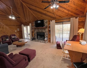 Living area - Almost Heaven - A perfect riverfront getaway in Western NC (Murphy)