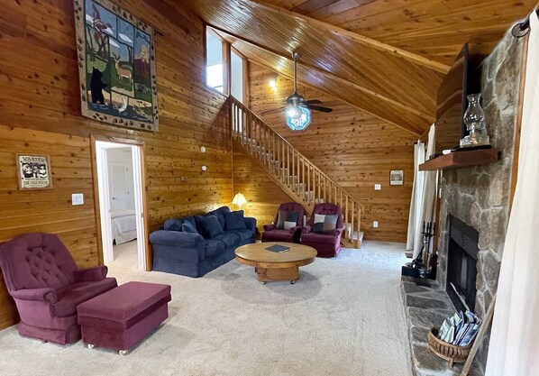 Living area - Almost Heaven - A perfect riverfront getaway in Western NC (Murphy)