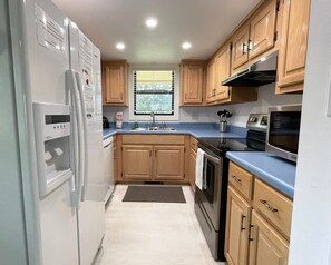 Coffee/tea maker, cookware/dishes/utensils - Almost Heaven - A perfect riverfront getaway in Western NC (Murphy)