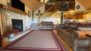 Télévision à écran plat, cheminée