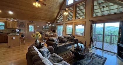 Smokies View - private chalet with mountain views