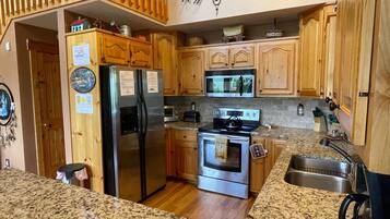 Coffee/tea maker, cookware/dishes/utensils