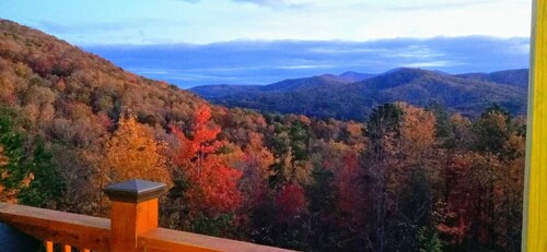 Smokies View - private chalet with mountain views