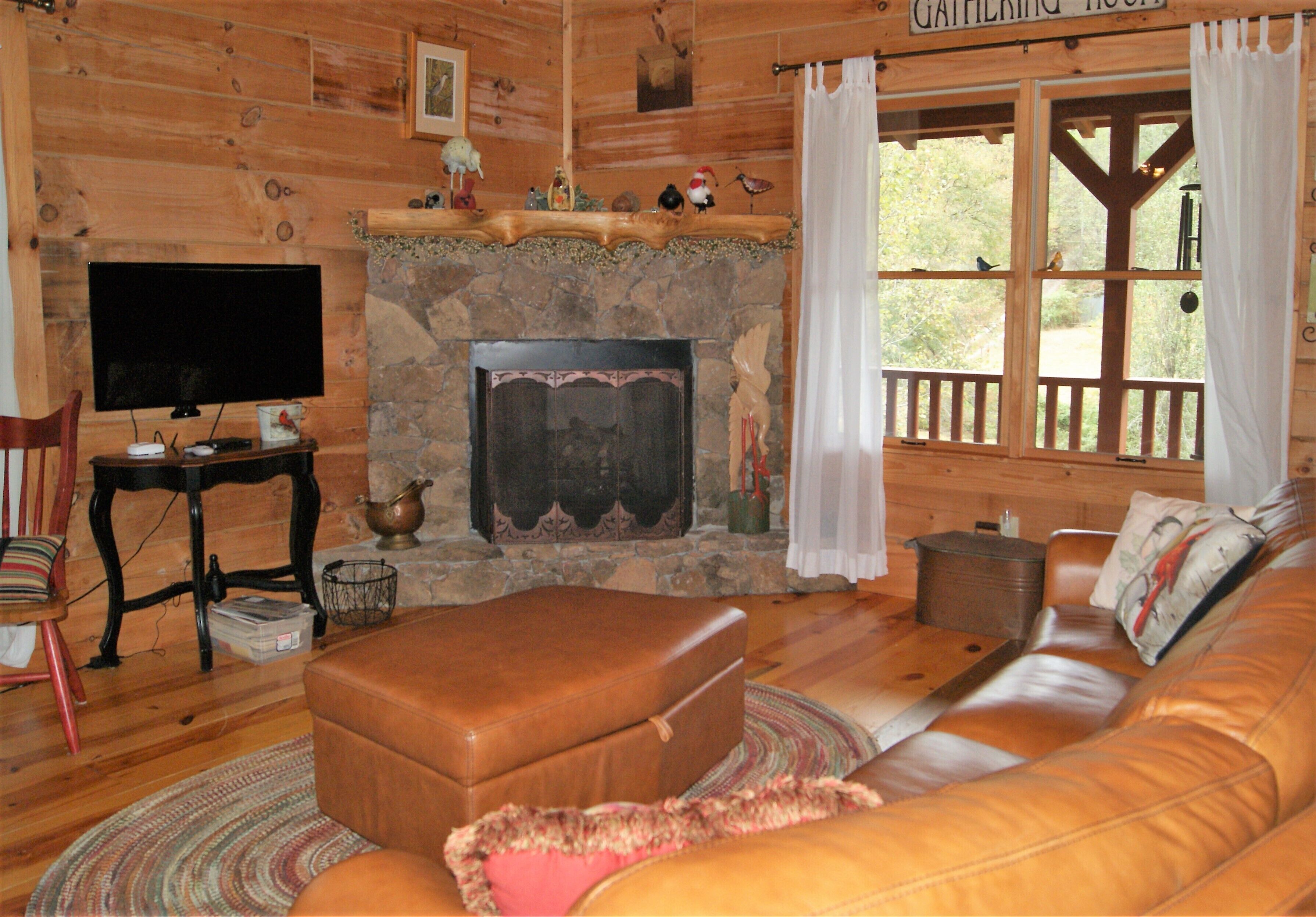 Nana's Creekside - peaceful setting on a stream