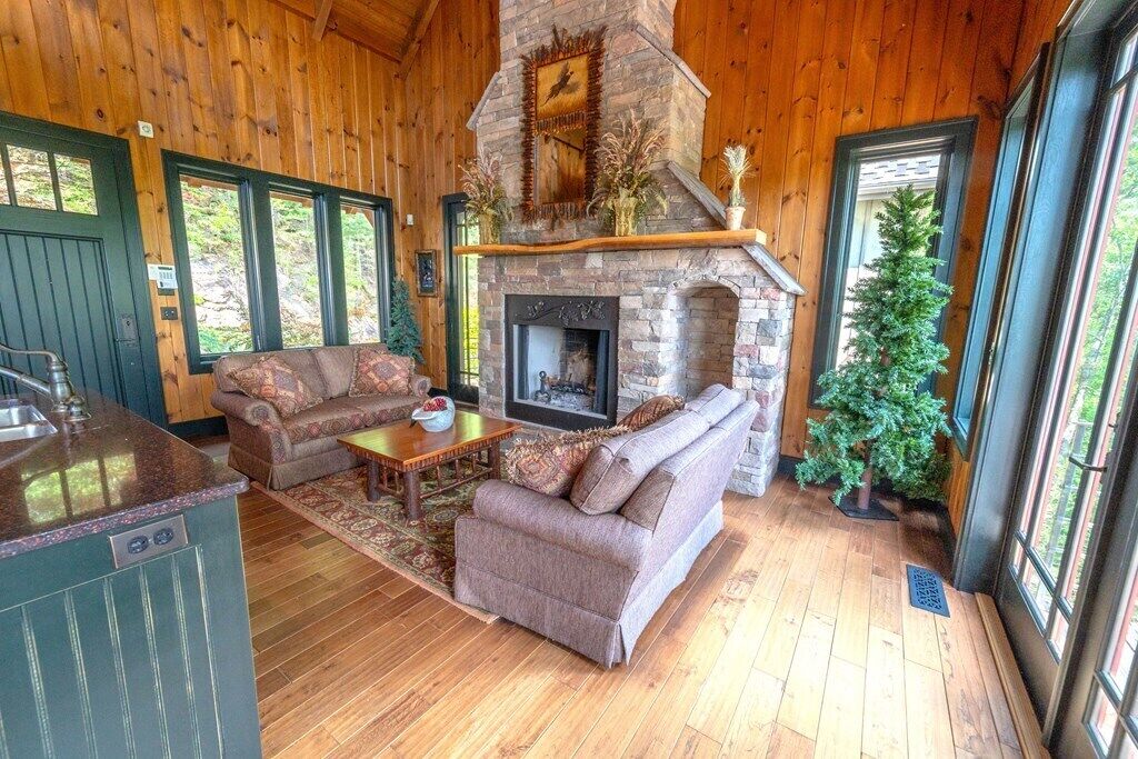 Falling Waters - upscale mountain living