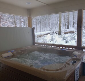 Bain à remous intérieur