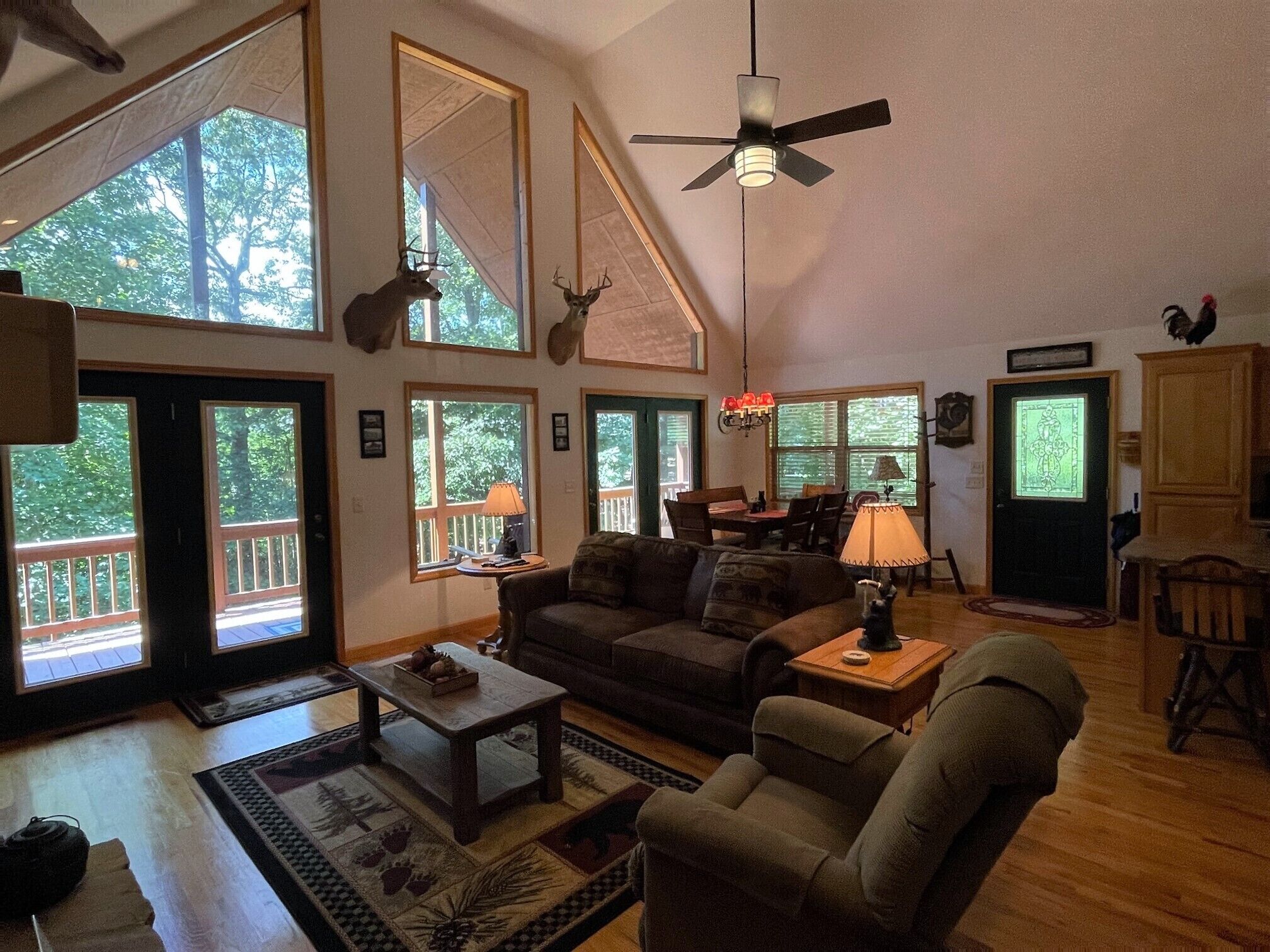 Whitetail Hollow - mountain chalet in a gated community