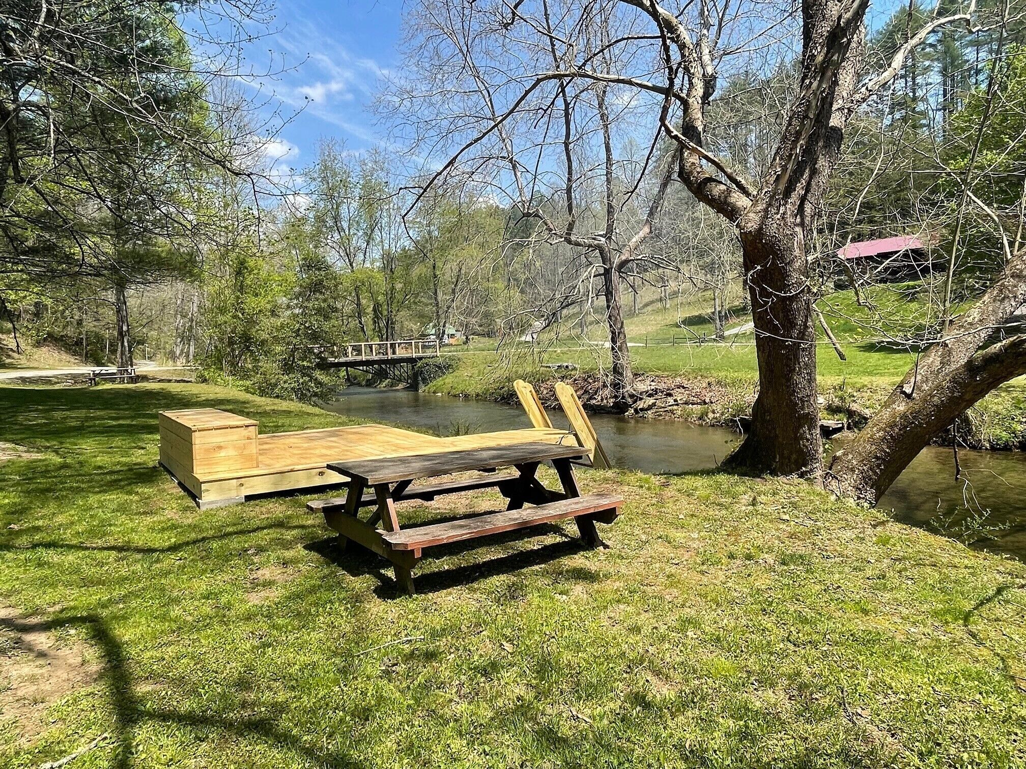 Lincoln's Logs - 4 Bedroom cabin on a mountain stream