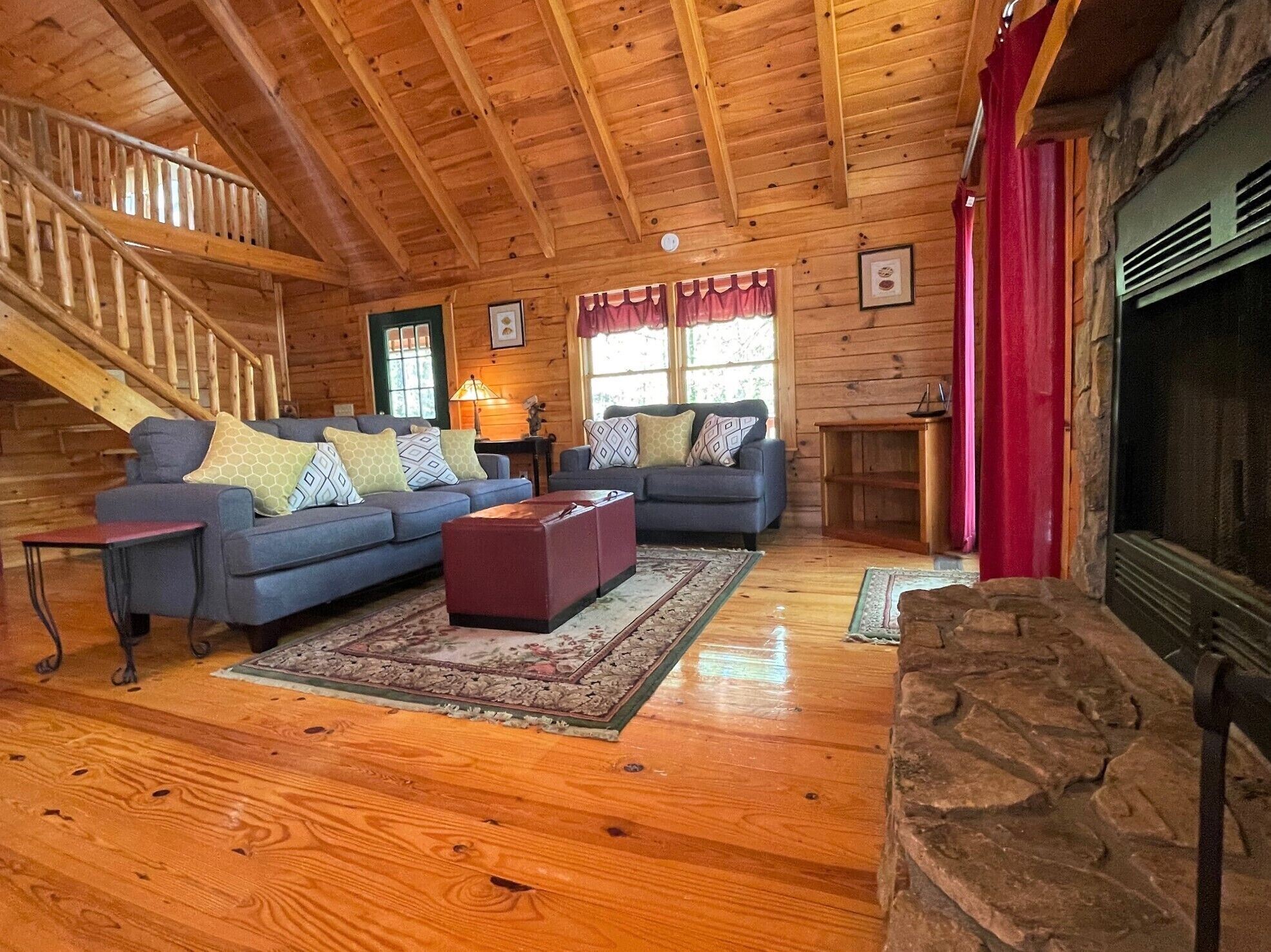 Lazy Bear Lodge - minutes to John C Campbell Folk School