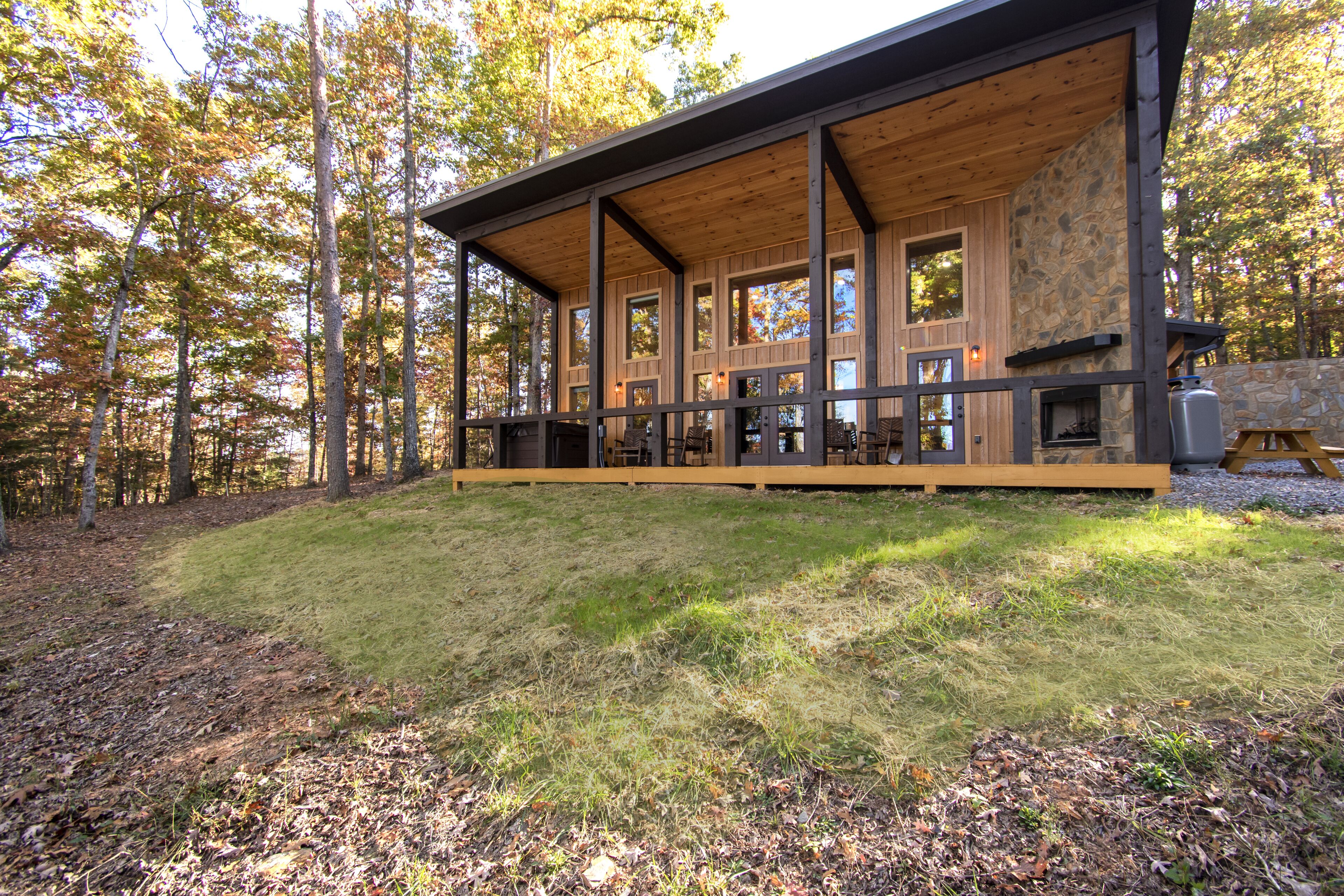 The Glass Cabin - upscale modern mountain retreat!