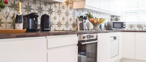 Dishwasher, cookware/dishes/utensils