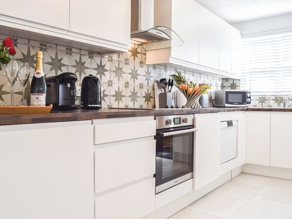 Dishwasher, cookware/dishes/utensils