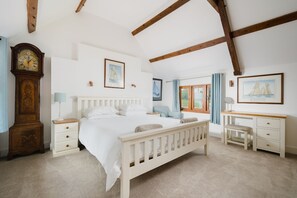 3 slaapkamers, een strijkplank/strijkijzer, wifi