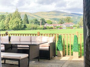 Outdoor dining - Castle Campbell View (Dollar)