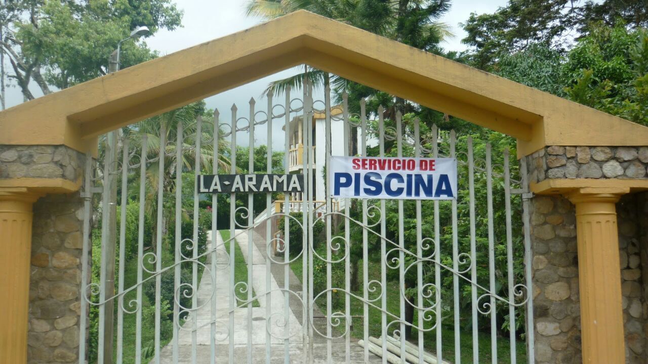 ESPECTACULAR CASA QUINTA LA ARAMA