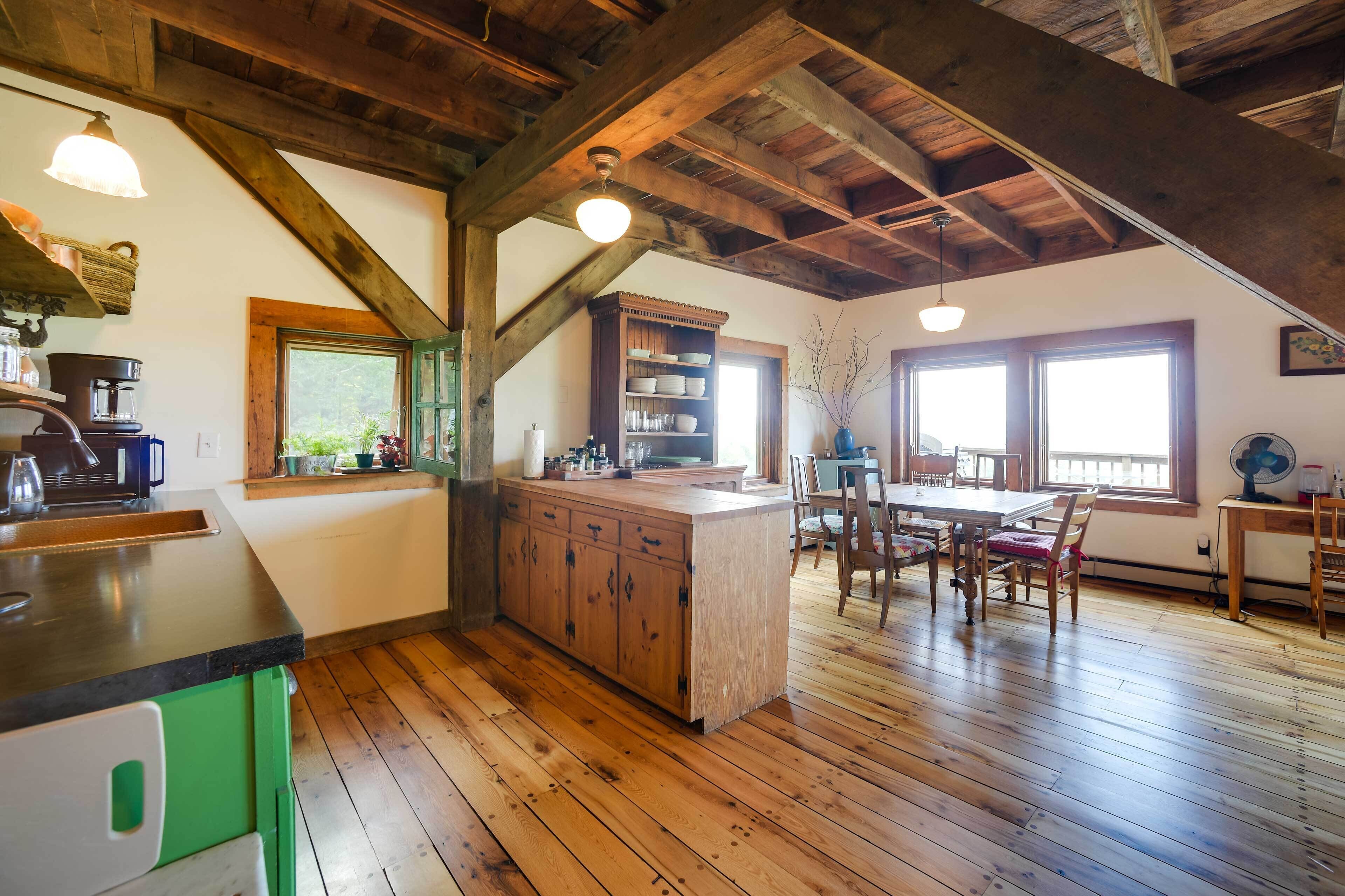 Bennington Cabin w/ Deck & Views of 3 States!