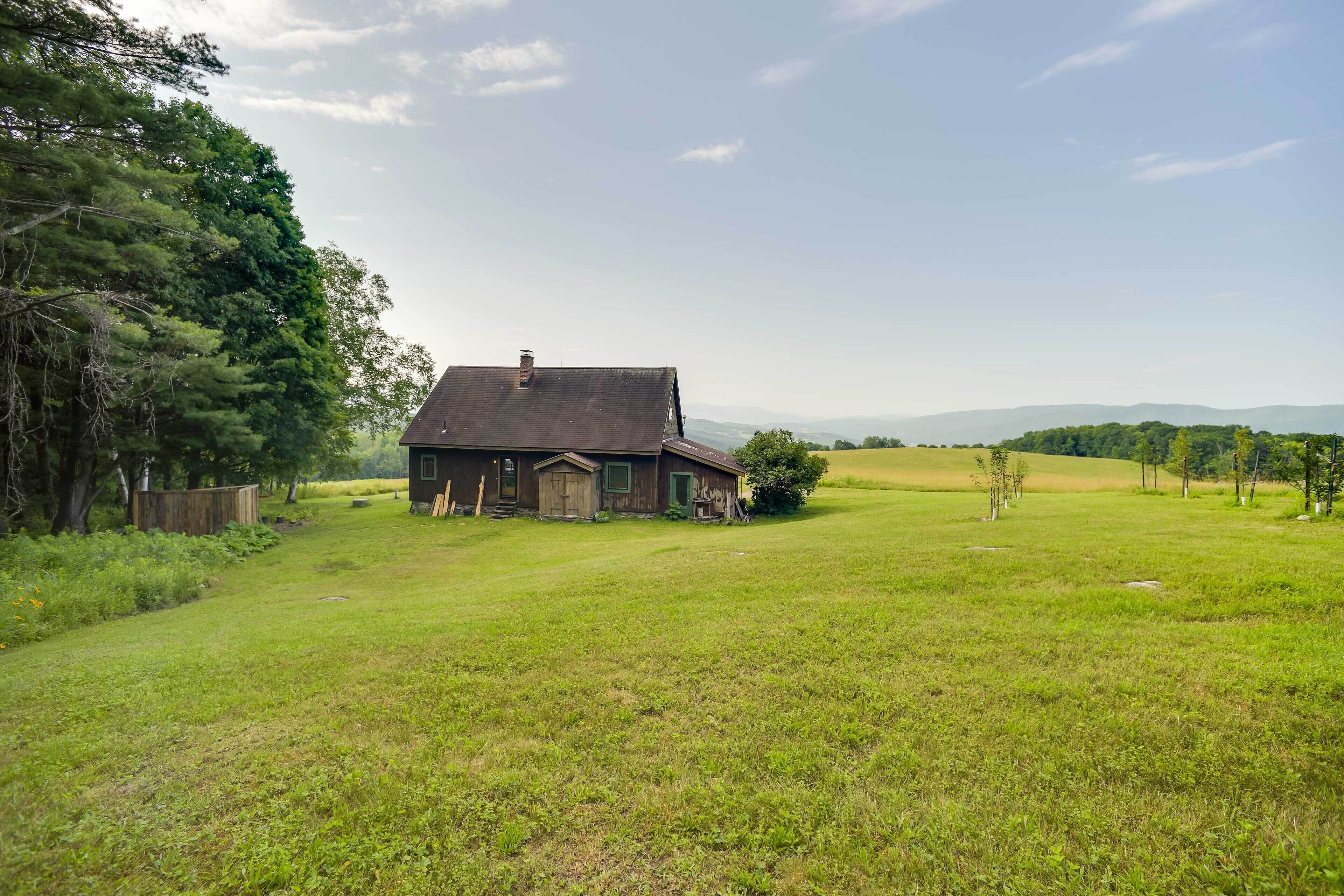 Bennington Cabin w/ Deck & Views of 3 States!