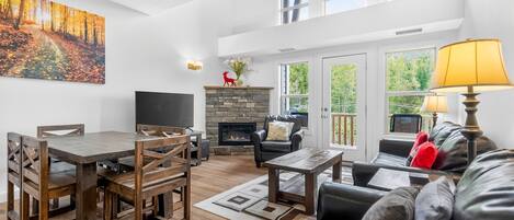 Smart TV, fireplace