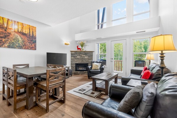Smart TV, fireplace