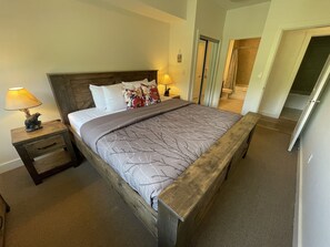 3 Schlafzimmer, Schreibtisch, Bügeleisen/Bügelbrett, Reisekinderbett