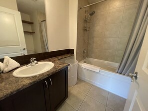 Combined shower/bathtub, hair dryer, towels